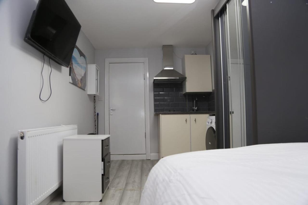 A A Guest Rooms Nightingale Chalet Londres Exterior foto