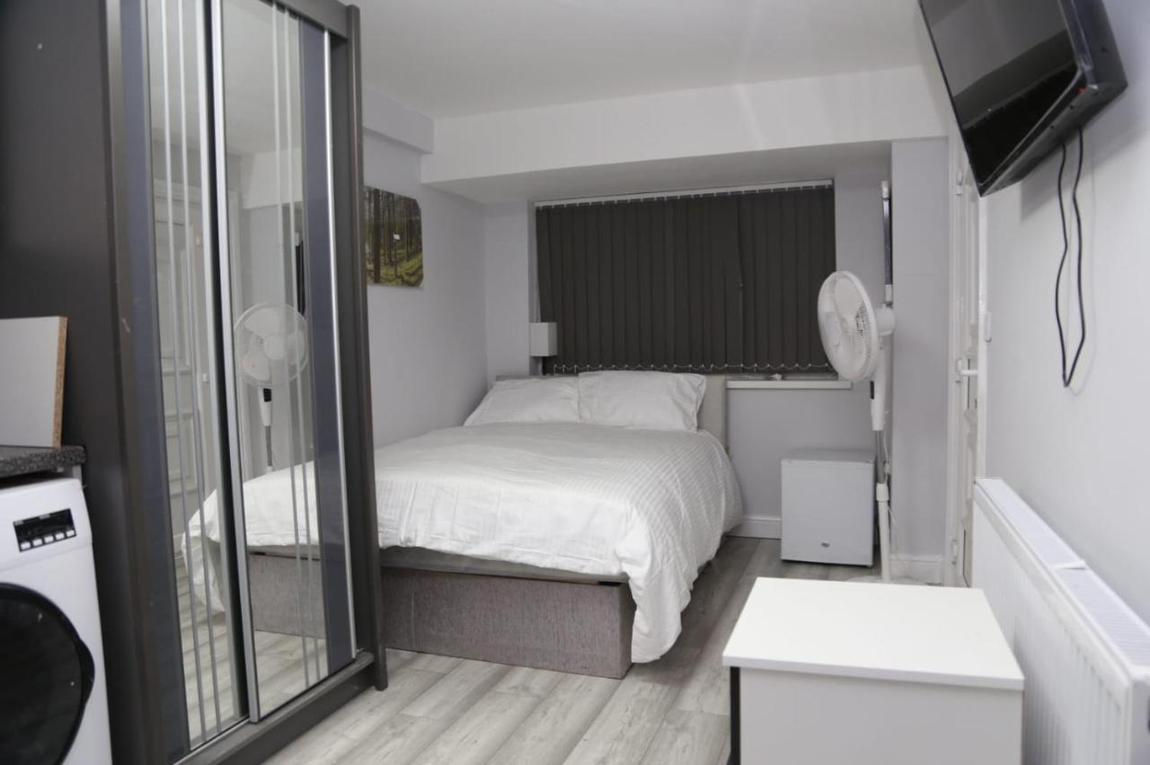 A A Guest Rooms Nightingale Chalet Londres Exterior foto